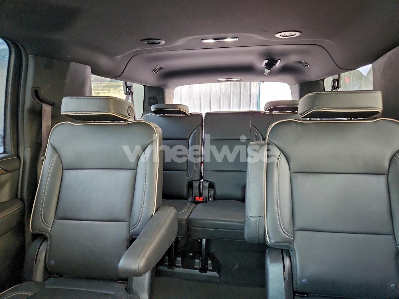 Photo 10 of 2023 CHEVROLET SUBURBAN K1500 PREMIER (VIN 1GNSKFKD9PR550283)