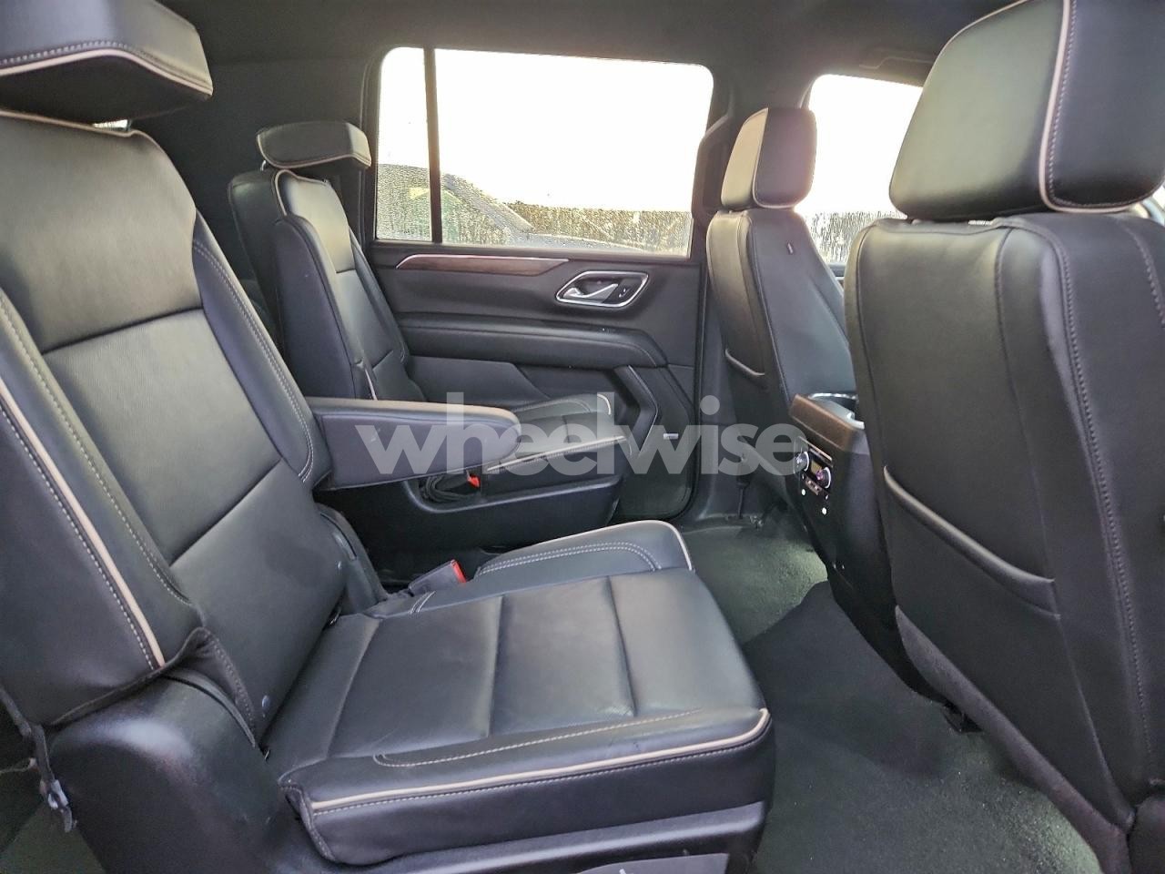 Photo 11 of 2023 CHEVROLET SUBURBAN K1500 PREMIER (VIN 1GNSKFKD9PR550283)