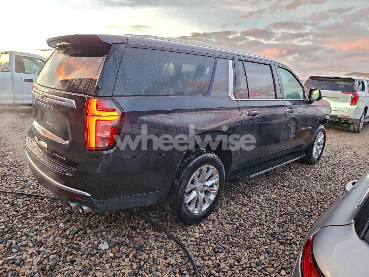 Photo 3 of 2023 CHEVROLET SUBURBAN K1500 PREMIER (VIN 1GNSKFKD9PR550283)