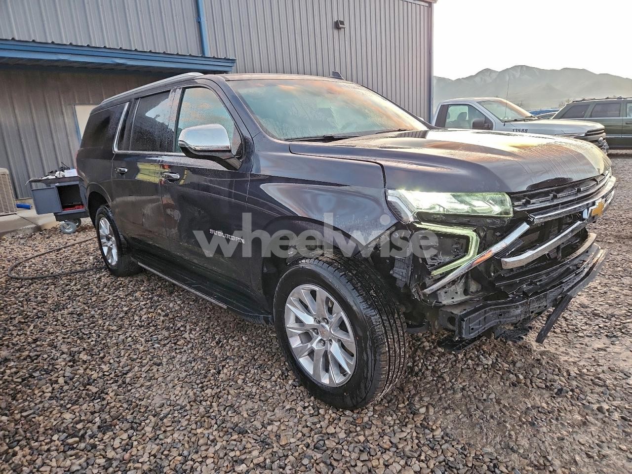 Photo 4 of 2023 CHEVROLET SUBURBAN K1500 PREMIER (VIN 1GNSKFKD9PR550283)