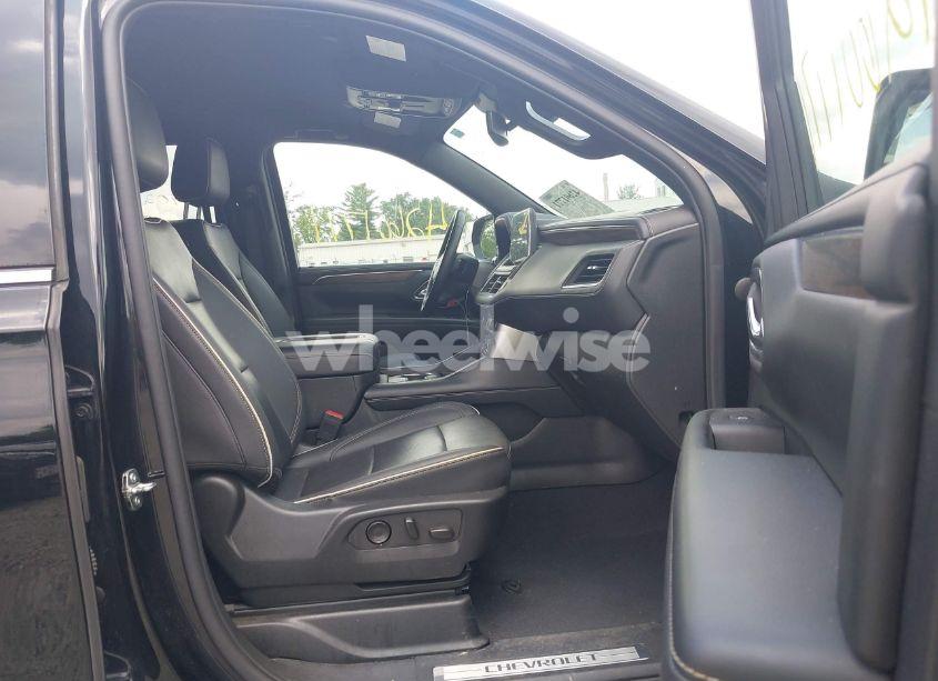 Photo 5 of 2023 Chevrolet Suburban 4WD PREMIER (VIN 1GNSKFKDXPR385697)