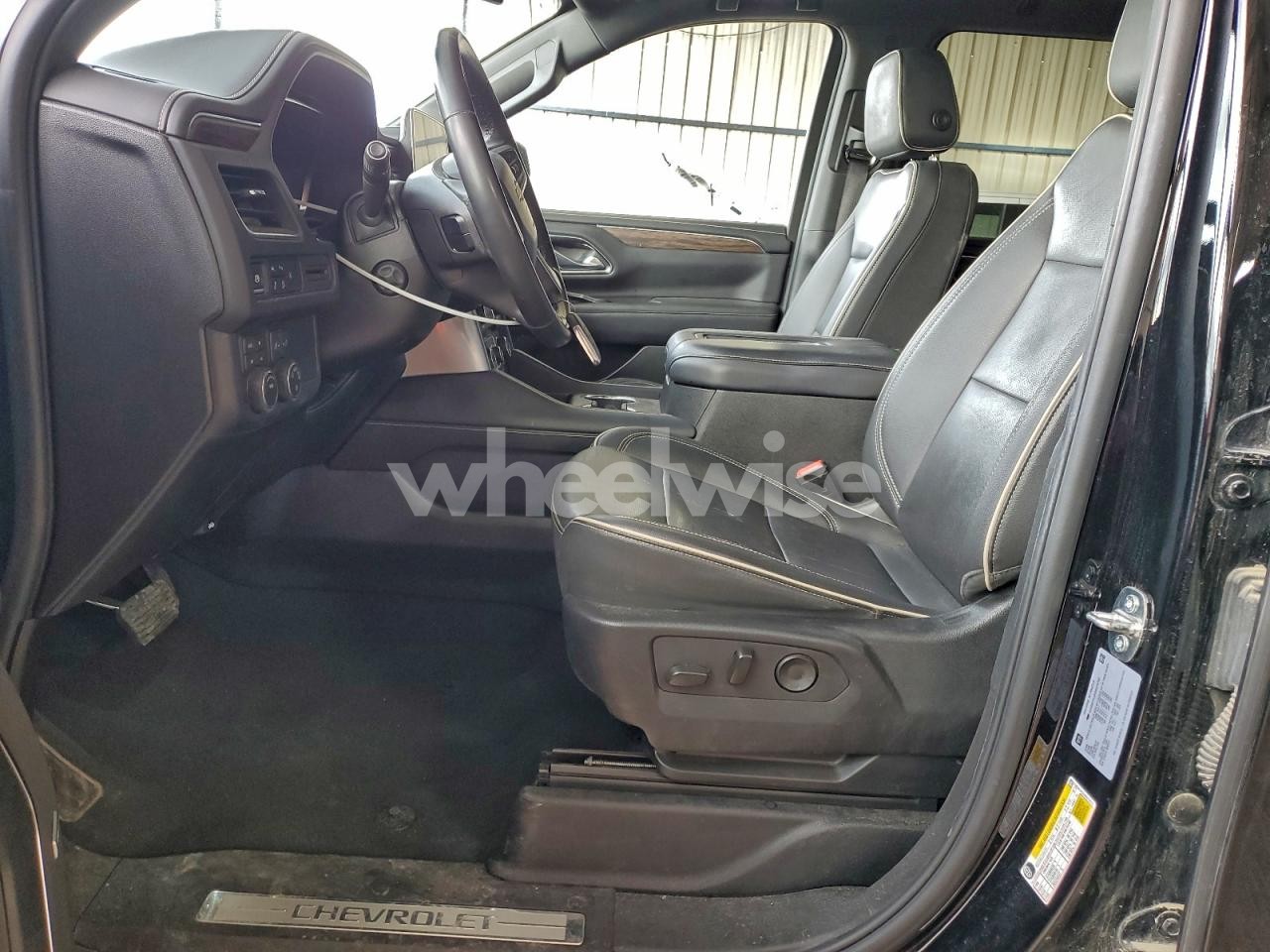 Photo 7 of 2024 CHEVROLET SUBURBAN K1500 PREMIER (VIN 1GNSKFKDXRR278703)