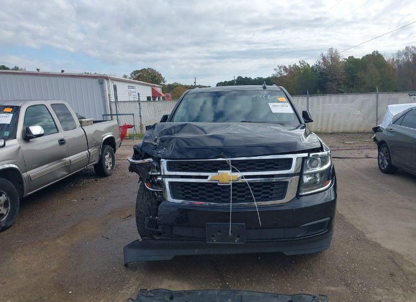 Photo 13 of 2018 Chevrolet Suburban LS (VIN 1GNSKGKC1JR136502)