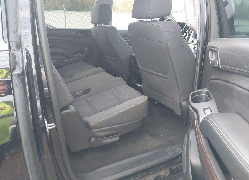 Photo 8 of 2018 Chevrolet Suburban LS (VIN 1GNSKGKC1JR136502)