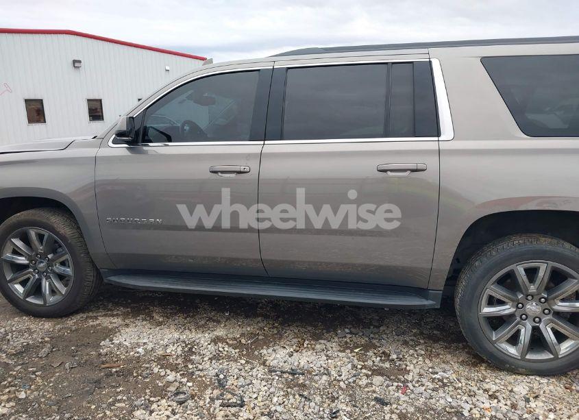 Photo 15 of 2018 Chevrolet Suburban LS (VIN 1GNSKGKC4JR253149)