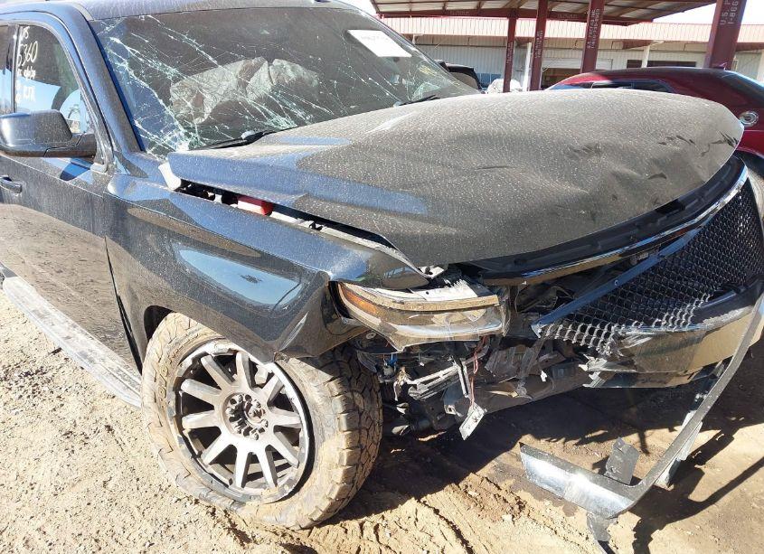 Photo 6 of 2018 Chevrolet Suburban LS (VIN 1GNSKGKC6JR259504)