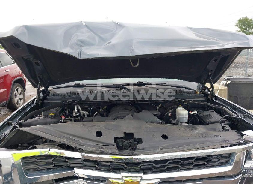 Photo 10 of 2019 Chevrolet Suburban LS (VIN 1GNSKGKC7KR244916)