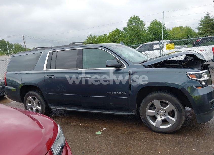 Photo 14 of 2019 Chevrolet Suburban LS (VIN 1GNSKGKC7KR244916)