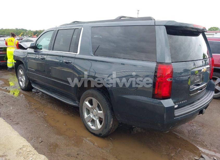 Photo 3 of 2019 Chevrolet Suburban LS (VIN 1GNSKGKC7KR244916)