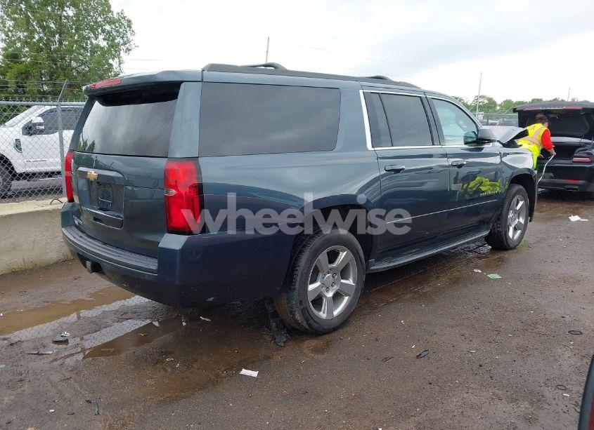 Photo 4 of 2019 Chevrolet Suburban LS (VIN 1GNSKGKC7KR244916)