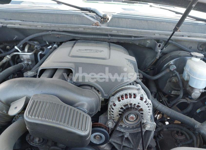 Photo 10 of 2011 Chevrolet Suburban 1500 LS (VIN 1GNSKHE30BR170658)