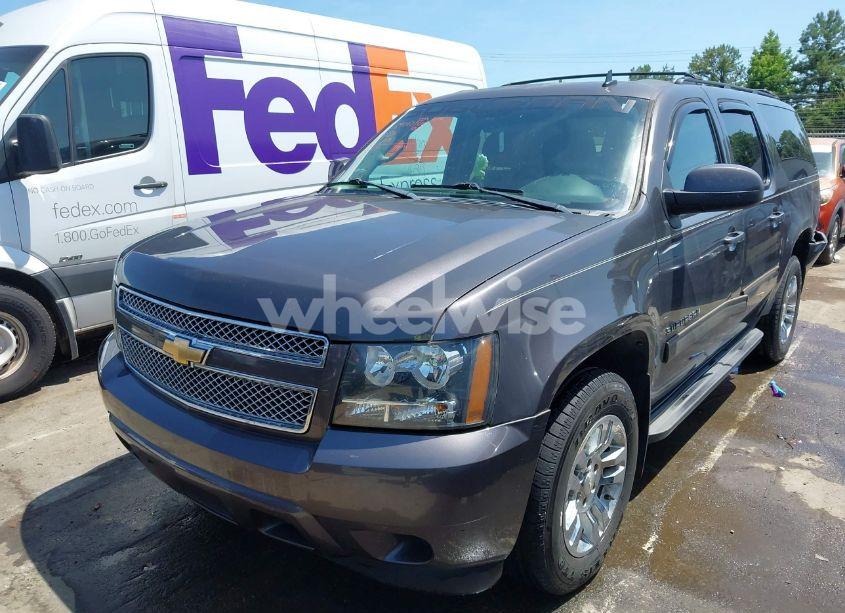 Photo 2 of 2011 Chevrolet Suburban 1500 LS (VIN 1GNSKHE30BR170658)