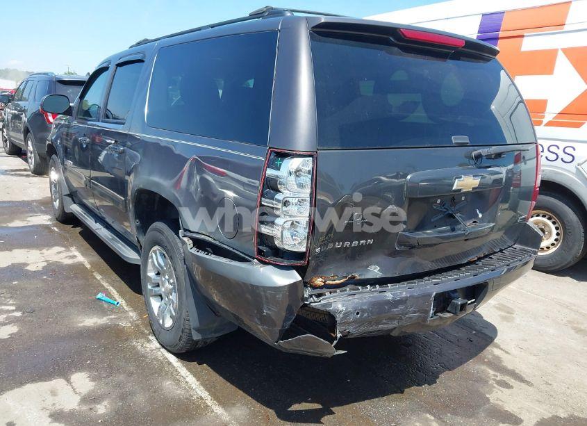 Photo 3 of 2011 Chevrolet Suburban 1500 LS (VIN 1GNSKHE30BR170658)