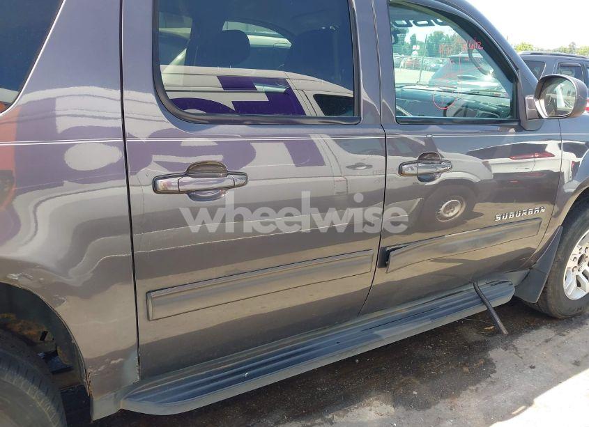 Photo 6 of 2011 Chevrolet Suburban 1500 LS (VIN 1GNSKHE30BR170658)