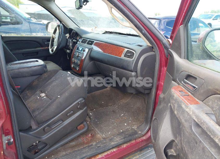 Photo 5 of 2011 Chevrolet Suburban 1500 LS (VIN 1GNSKHE33BR267353)