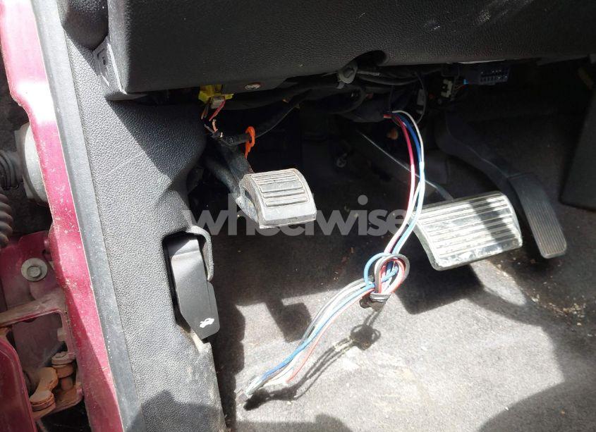 Photo 6 of 2011 Chevrolet Suburban 1500 LS (VIN 1GNSKHE33BR267353)