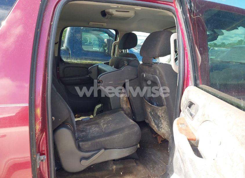 Photo 8 of 2011 Chevrolet Suburban 1500 LS (VIN 1GNSKHE33BR267353)