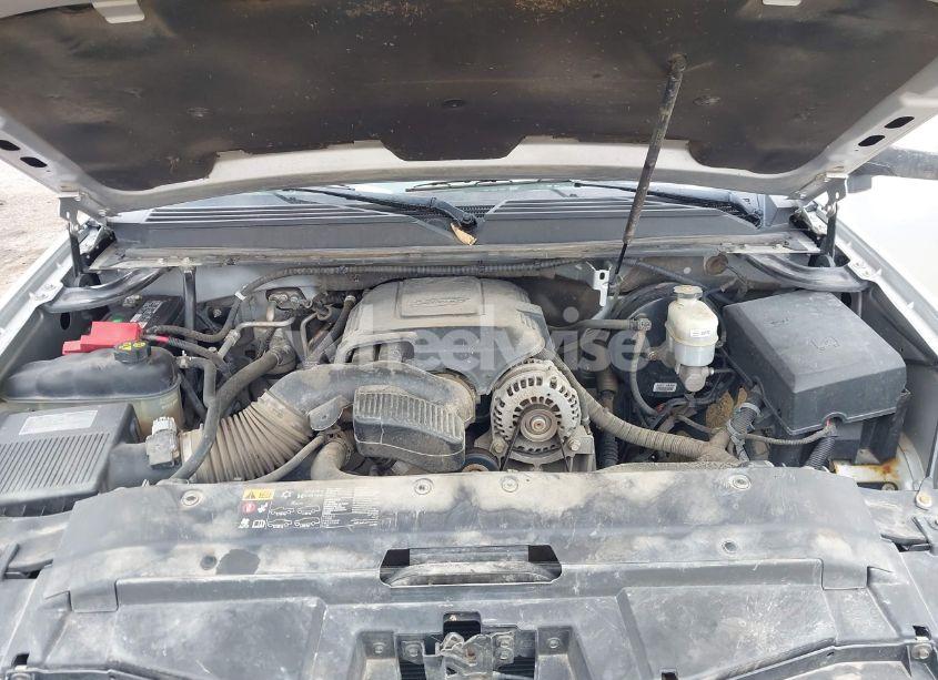 Photo 10 of 2011 Chevrolet Suburban 1500 LS (VIN 1GNSKHE37BR303898)