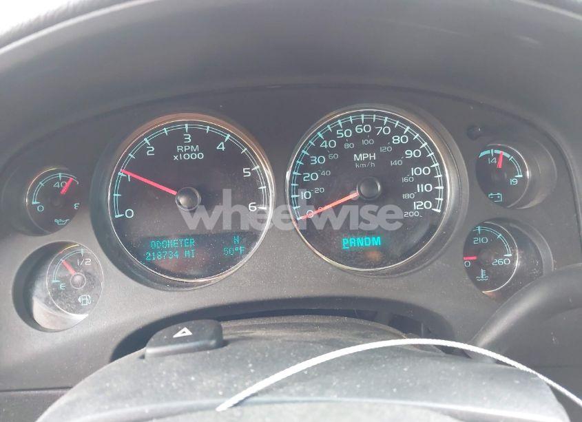 Photo 7 of 2011 Chevrolet Suburban 1500 LS (VIN 1GNSKHE37BR303898)