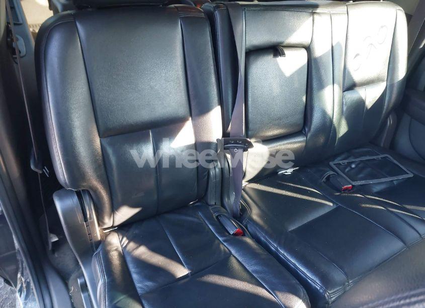 Photo 8 of 2011 Chevrolet Suburban 1500 LS (VIN 1GNSKHE38BR374897)