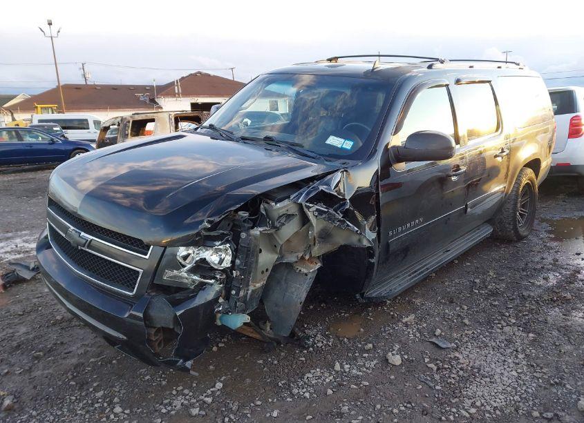Photo 2 of 2011 Chevrolet Suburban 1500 LS (VIN 1GNSKHE39BR177477)