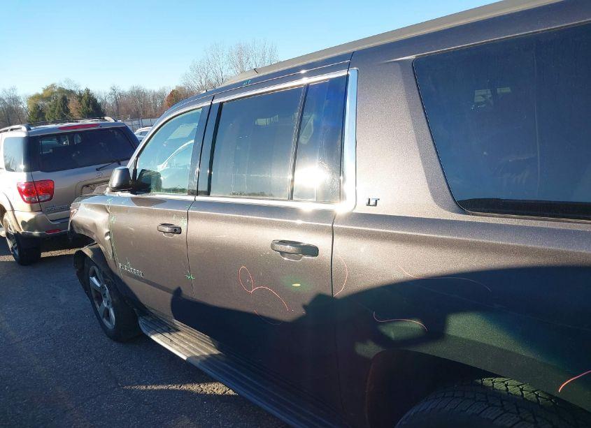 Photo 14 of 2016 Chevrolet Suburban LT (VIN 1GNSKHKC0GR335474)