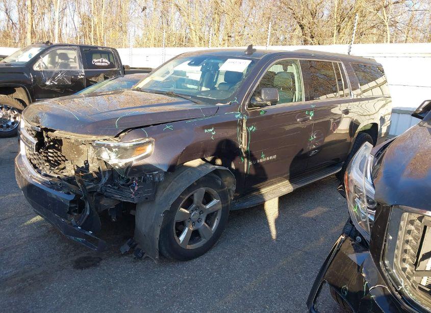 Photo 2 of 2016 Chevrolet Suburban LT (VIN 1GNSKHKC0GR335474)