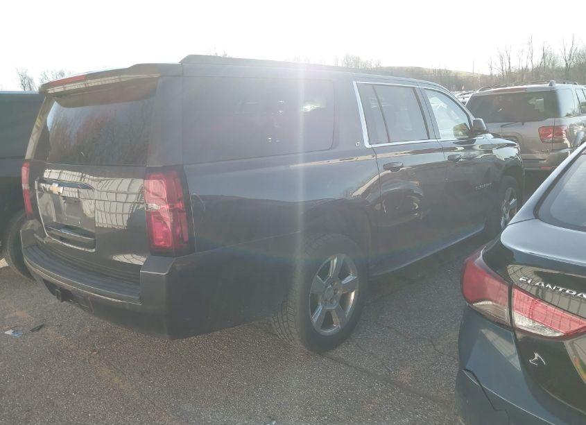 Photo 4 of 2016 Chevrolet Suburban LT (VIN 1GNSKHKC0GR335474)