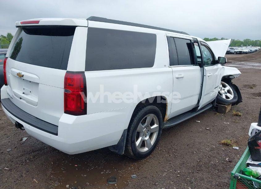 Photo 4 of 2016 Chevrolet Suburban LT (VIN 1GNSKHKC0GR361587)