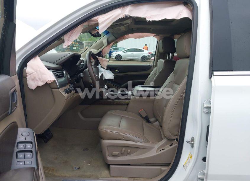 Photo 5 of 2016 Chevrolet Suburban LT (VIN 1GNSKHKC0GR361587)