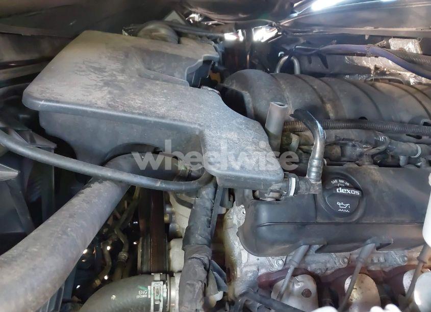 Photo 10 of 2016 Chevrolet Suburban LT (VIN 1GNSKHKC0GR432609)