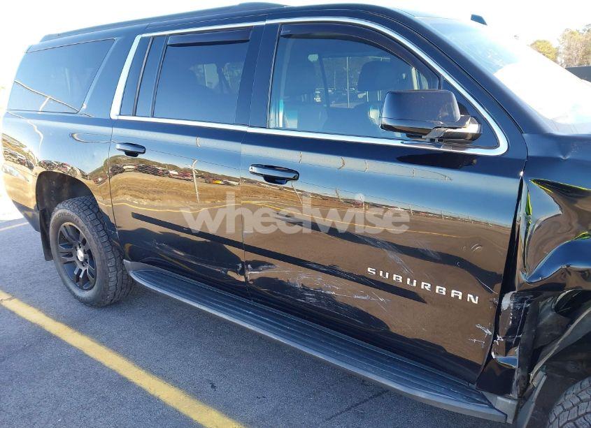 Photo 19 of 2016 Chevrolet Suburban LT (VIN 1GNSKHKC0GR432609)