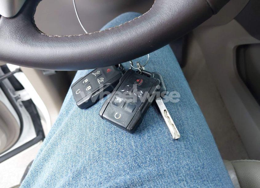 Photo 11 of 2018 Chevrolet Suburban LT (VIN 1GNSKHKC0JR351777)