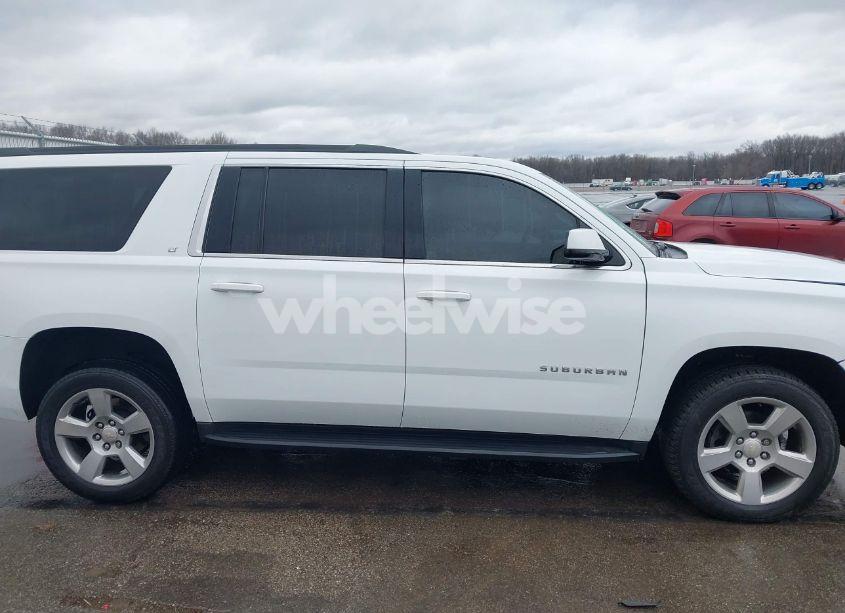Photo 13 of 2018 Chevrolet Suburban LT (VIN 1GNSKHKC0JR351777)
