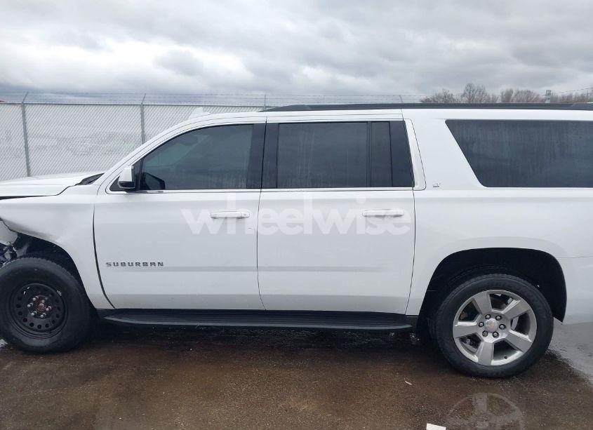 Photo 14 of 2018 Chevrolet Suburban LT (VIN 1GNSKHKC0JR351777)
