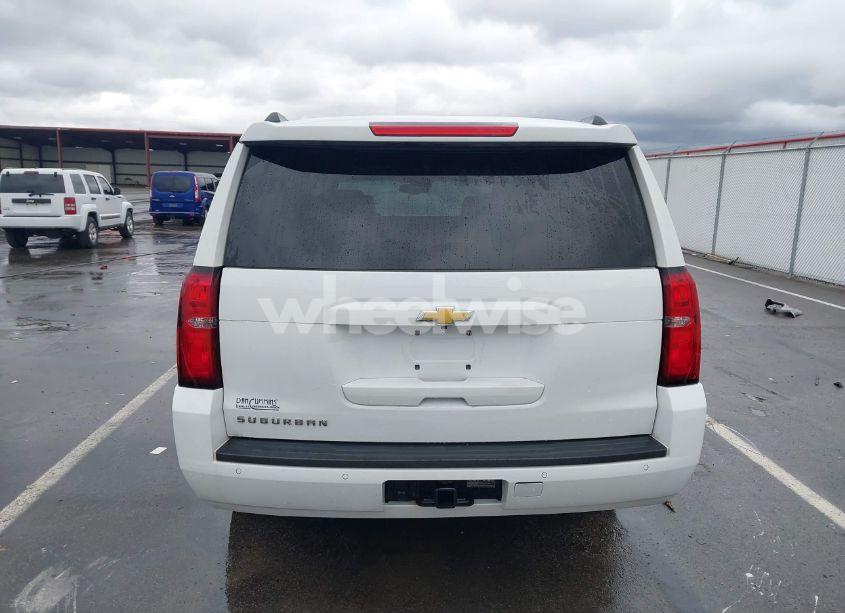Photo 16 of 2018 Chevrolet Suburban LT (VIN 1GNSKHKC0JR351777)