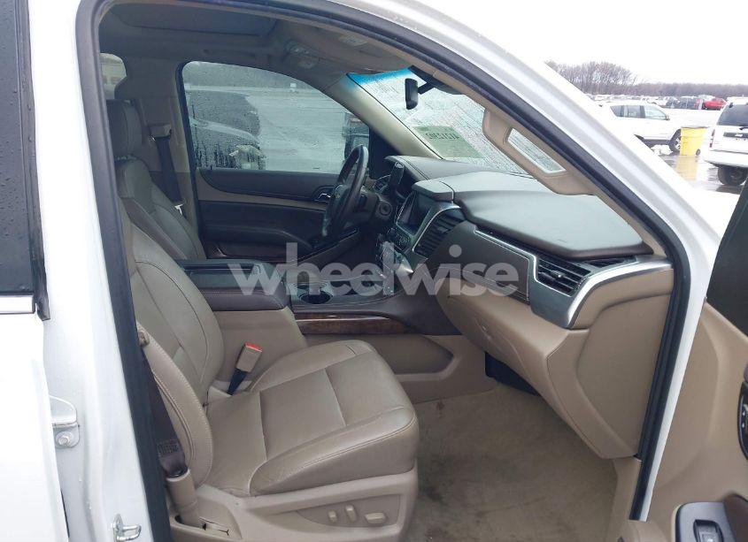 Photo 5 of 2018 Chevrolet Suburban LT (VIN 1GNSKHKC0JR351777)