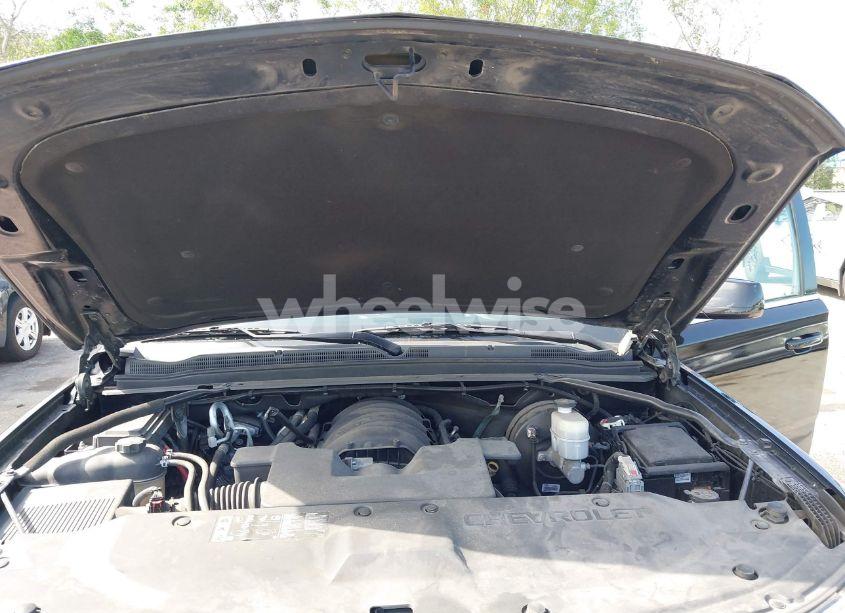 Photo 10 of 2019 Chevrolet Suburban LT (VIN 1GNSKHKC0KR203405)