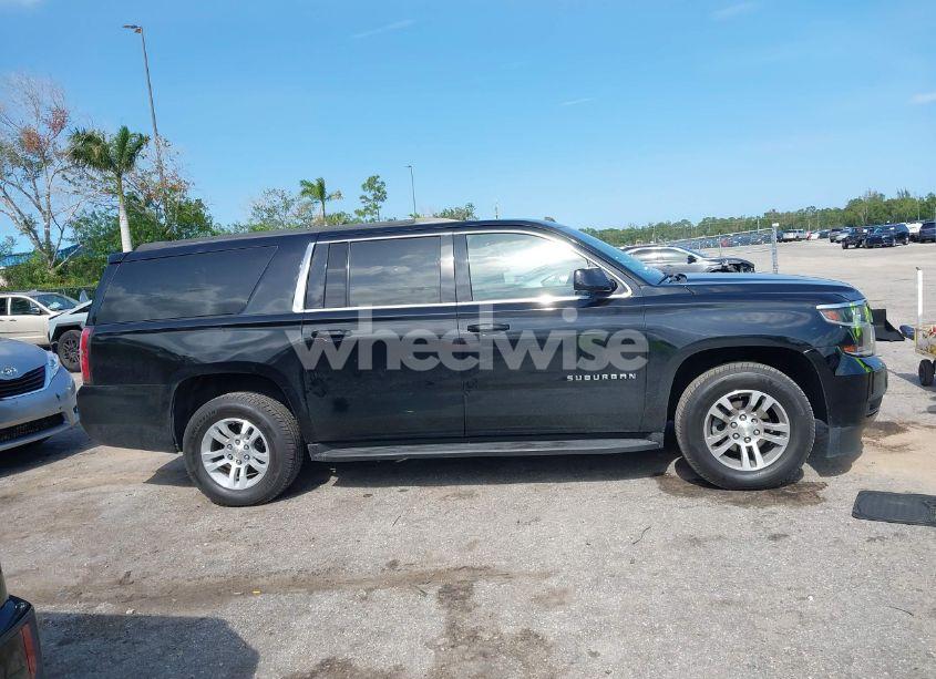Photo 13 of 2019 Chevrolet Suburban LT (VIN 1GNSKHKC0KR203405)