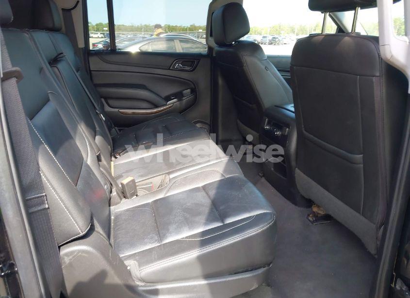 Photo 8 of 2019 Chevrolet Suburban LT (VIN 1GNSKHKC0KR203405)