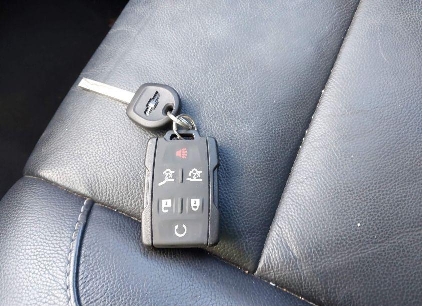 Photo 11 of 2019 Chevrolet Suburban LT (VIN 1GNSKHKC0KR205221)