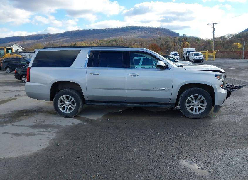 Photo 13 of 2019 Chevrolet Suburban LT (VIN 1GNSKHKC0KR205221)