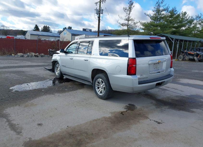 Photo 3 of 2019 Chevrolet Suburban LT (VIN 1GNSKHKC0KR205221)