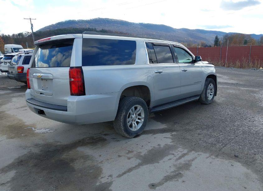 Photo 4 of 2019 Chevrolet Suburban LT (VIN 1GNSKHKC0KR205221)
