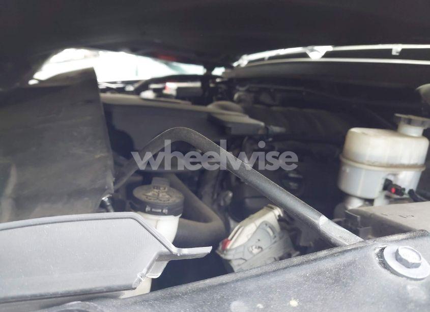 Photo 10 of 2019 Chevrolet Suburban LT (VIN 1GNSKHKC0KR368886)