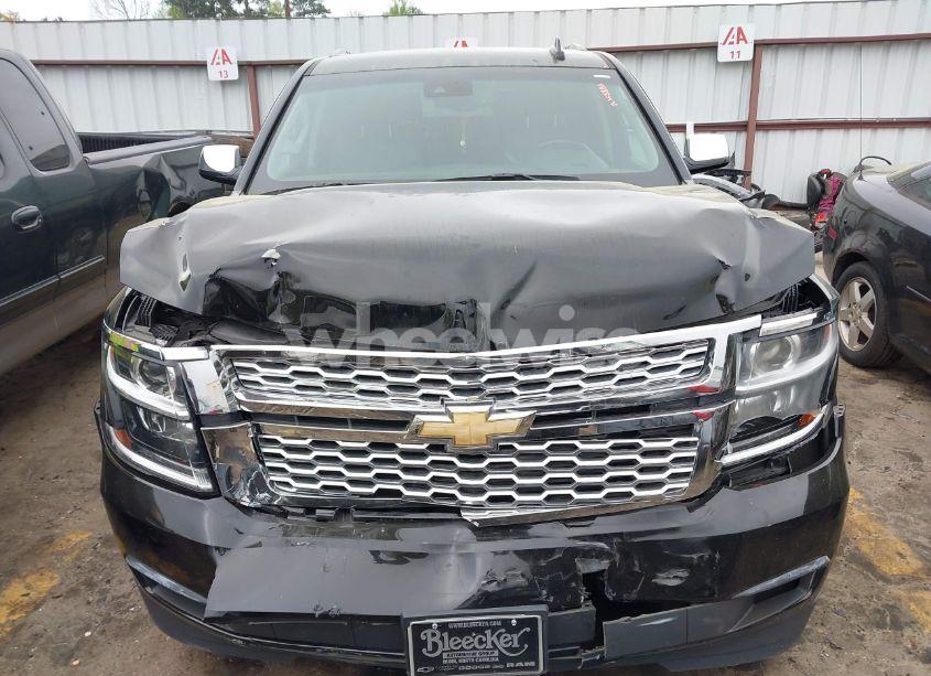 Photo 12 of 2019 Chevrolet Suburban LT (VIN 1GNSKHKC0KR368886)