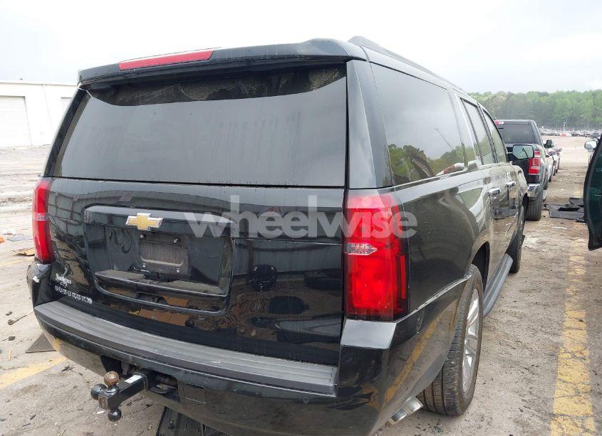 Photo 4 of 2019 Chevrolet Suburban LT (VIN 1GNSKHKC0KR368886)