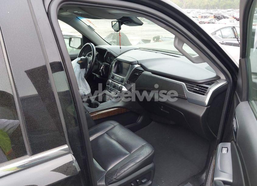 Photo 5 of 2019 Chevrolet Suburban LT (VIN 1GNSKHKC0KR368886)