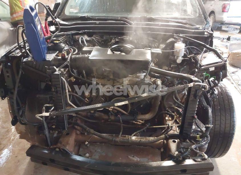 Photo 10 of 2016 Chevrolet Suburban LT (VIN 1GNSKHKC1GR109217)