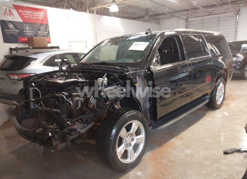 Photo 2 of 2016 Chevrolet Suburban LT (VIN 1GNSKHKC1GR109217)